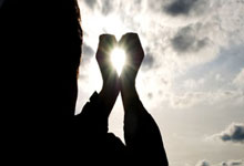 阿尔及利亚运动员在拔河比赛中表现出色，团队精神值得称赞